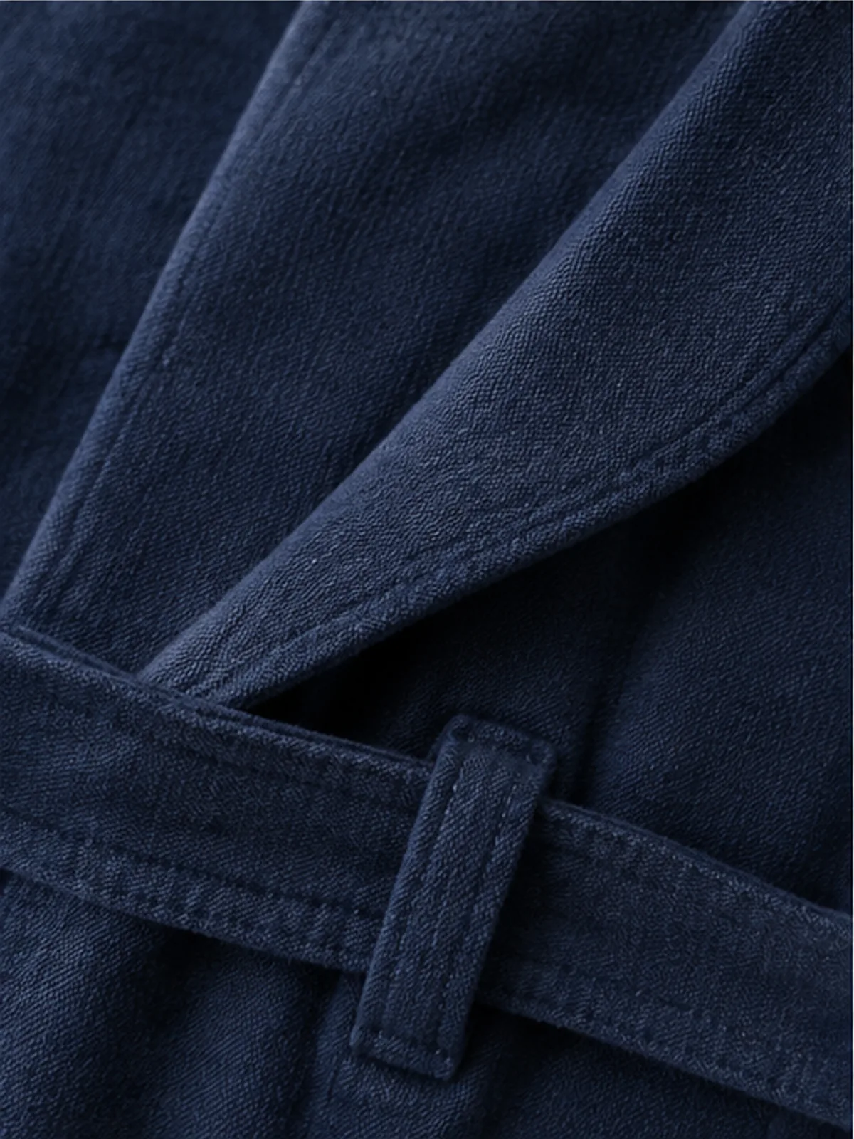 harbour cotton robe 3.webp Close-up of the cotton weave and stitching on the harbour cotton robe